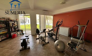 Casa en renta con alberca, sauna, vapor y área de gimnasio