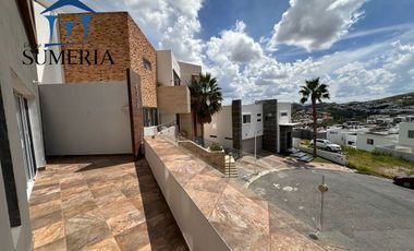 Casa en renta con alberca, sauna, vapor y área de gimnasio