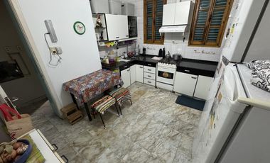 Casa en Liniers de 3 habitaciones, 2 baños y patio