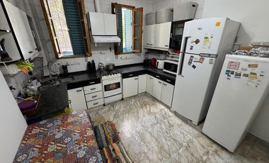 Casa en Liniers de 3 habitaciones, 2 baños y patio
