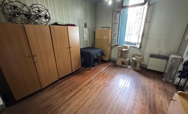Casa en Liniers de 3 habitaciones, 2 baños y patio