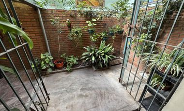 Casa en Liniers de 3 habitaciones, 2 baños y patio