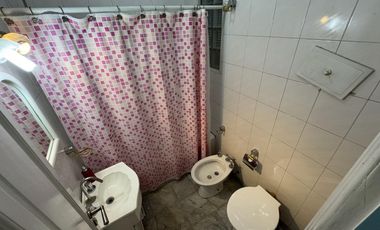 Casa en Liniers de 3 habitaciones, 2 baños y patio