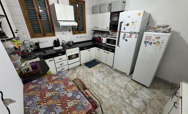 Casa en Liniers de 3 habitaciones, 2 baños y patio