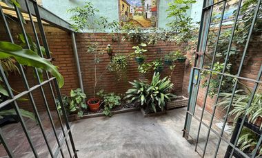 Casa en Liniers de 3 habitaciones, 2 baños y patio