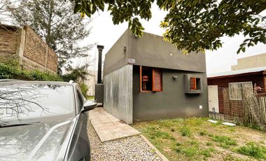 Casa en venta - 2 dormitorios 1 baño - 80mts2 - Villa Parque Sicardi