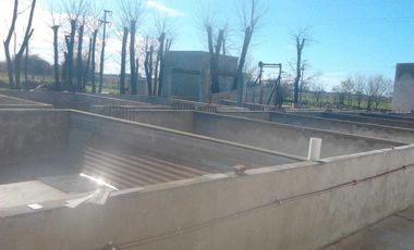 Edificio comercial en venta - 6 dormitorios 2 baños - frigorífico - 20 hectáreas - Navarro