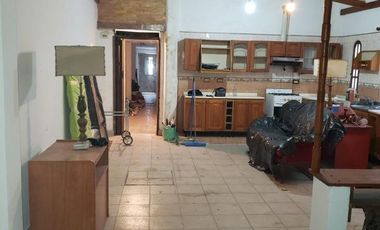 PH en venta - 5 dormitorios 3 baños - 250 mts2 - Ramos Mejia
