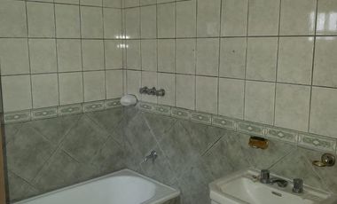 PH en venta - 5 dormitorios 3 baños - 250 mts2 - Ramos Mejia
