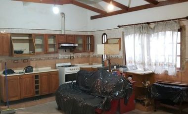 PH en venta - 5 dormitorios 3 baños - 250 mts2 - Ramos Mejia
