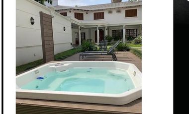 MAGNIFICO CHALET EN PLENO B° CAMBA CUA