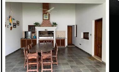 MAGNIFICO CHALET EN PLENO B° CAMBA CUA