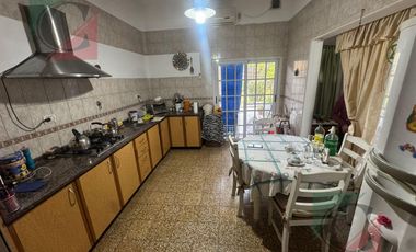 Casa 5 ambientes sobre lote propio