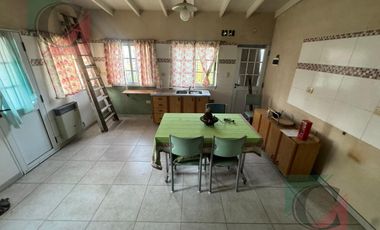 Casa 5 ambientes sobre lote propio