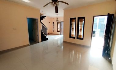 Rumah Bagus Dan Nyaman 2 Lantai Siap Huni di Pusat Kota Cianjur