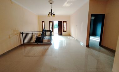 Rumah Bagus Dan Nyaman 2 Lantai Siap Huni di Pusat Kota Cianjur