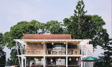 Ruang Usaha Full Furnish dengan Pemandangan Asri di Cianjur