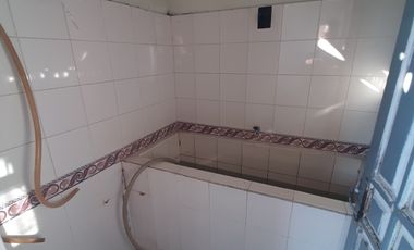 DISEWAKAN - 1 unit rumah tinggal 2lt Gg. Merak 3