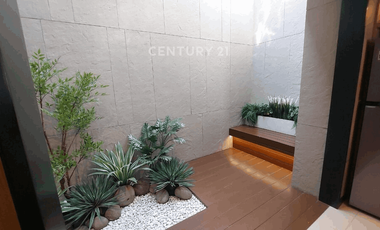 Rumah Premium Eksklusif Vanica Residence Sumarecon Crown Gading