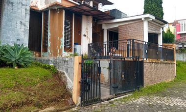 Villa 2 Lantai Bagus Siap Huni Suasana Asri