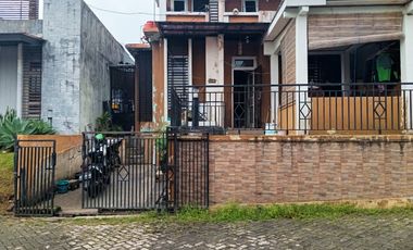 Villa 2 Lantai Bagus Siap Huni Suasana Asri