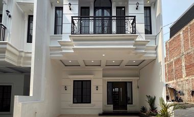 RUMAH BARU MEWAH DALAM TOWNHOUSE DI JAGAKARSA