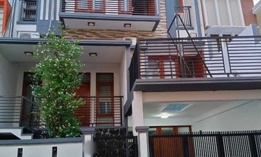 Disewakan Rumah 4 Lantai Siap Huni di Palmerah Jakarta Barat