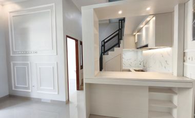 Rumah baru American style gentan