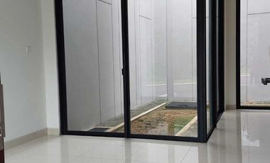 Di Sewakan Rumah Di Sumarecon Bogor  Untuk Pine wood