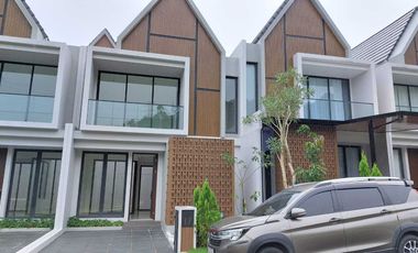 Di Sewakan Rumah Di Sumarecon Bogor  Untuk Pine wood