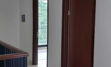 Di Sewakan Rumah Di Sumarecon Bogor  Untuk Pine wood