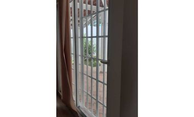 SE VENDE CASA VERSALLES DEL OESTE/ con remodelaciones