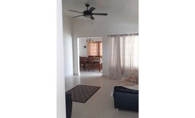 SE VENDE CASA VERSALLES DEL OESTE/ con remodelaciones