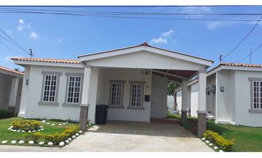 SE VENDE CASA VERSALLES DEL OESTE/ con remodelaciones