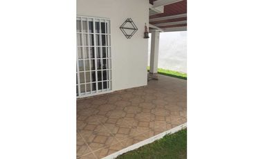 SE VENDE CASA VERSALLES DEL OESTE/ con remodelaciones