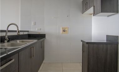 REMATE , VENTA DE APARTAMENTO EN BETANIA , PH SKY POINT.