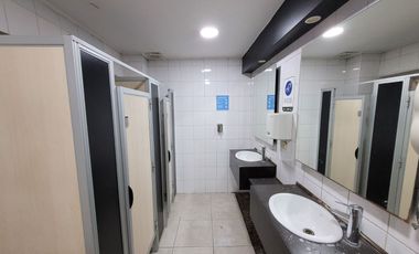 Oficina en Arriendo – Av. Andrés Bello / Bucarest