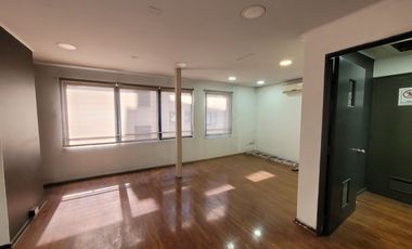 Oficina en Arriendo – Av. Andrés Bello / Bucarest