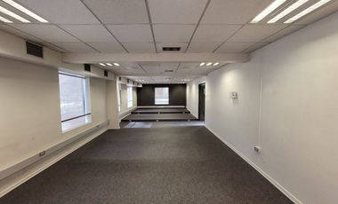 Oficina en Arriendo – Av. Andrés Bello / Bucarest