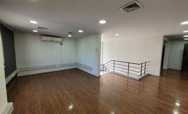 Oficina en Arriendo – Av. Andrés Bello / Bucarest
