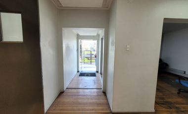 Oficina en Arriendo – Av. Andrés Bello / Bucarest