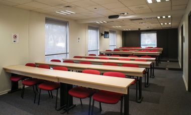 Oficina en Arriendo – Av. Andrés Bello / Bucarest