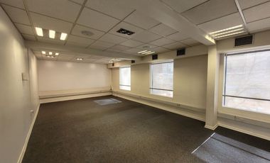 Oficina en Arriendo – Av. Andrés Bello / Bucarest