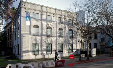 Oficina en Arriendo – Av. Andrés Bello / Bucarest