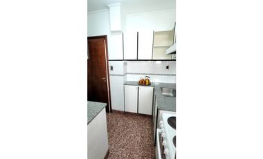 Muy lindo depto con balcón en excelente ubicación.