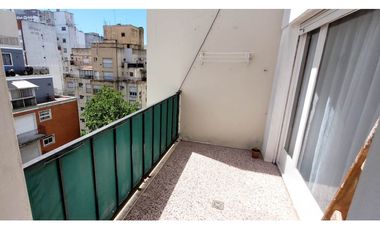 Muy lindo depto con balcón en excelente ubicación.