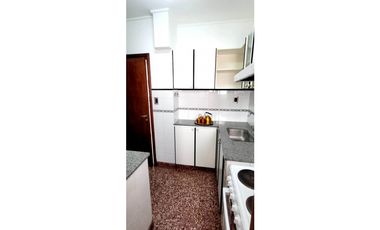 Muy lindo depto con balcón en excelente ubicación.