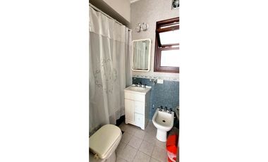 Muy lindo depto con balcón en excelente ubicación.