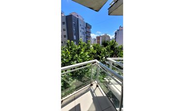 Moderno depto de 2 amb con balcón zona centro.