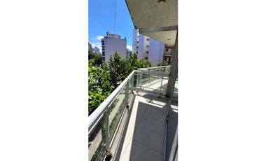 Moderno depto de 2 amb con balcón zona centro.